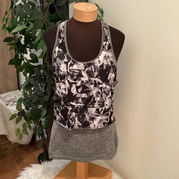 Reebok attached 2 piece tank set Woman’s Medium black gray and white - Picture 1 of 14